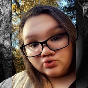 Meet your Posher, Chloe